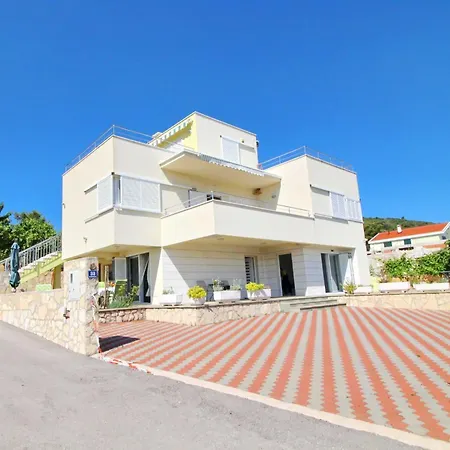 Gusti - One Bedroom With Terrace And Sea View Drače