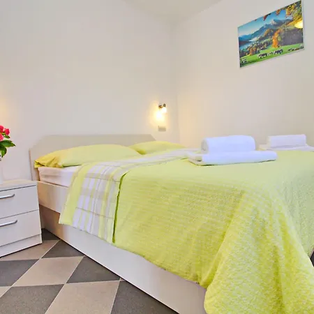 Apartment Gusti - One Bedroom With Terrace And Sea View