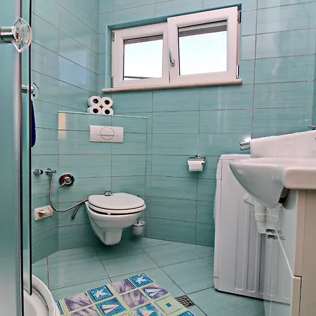 Gusti - One Bedroom With Terrace And Sea View