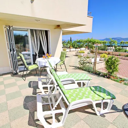 Gusti - One Bedroom With Terrace And Sea View Apartment