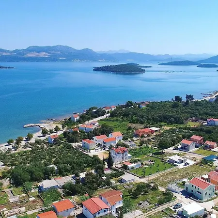 Gusti - One Bedroom With Terrace And Sea View Apartman