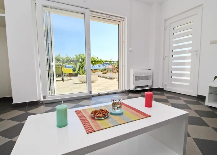 Gusti - One Bedroom With Terrace And Sea View Apartament