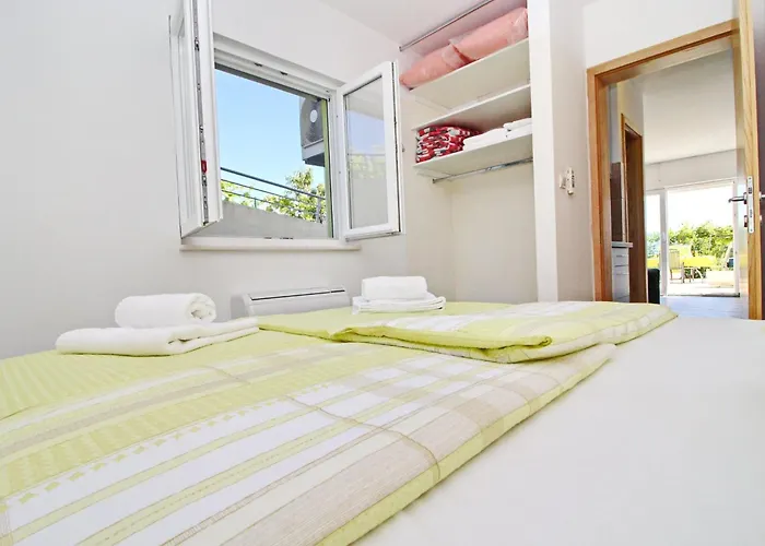 Gusti - One Bedroom With Terrace And Sea View * Drače